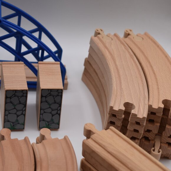Lot of over 45 TRACK LOT Curves Ramps Straights Ascending Wooden Railway… - Picture 4 of 13